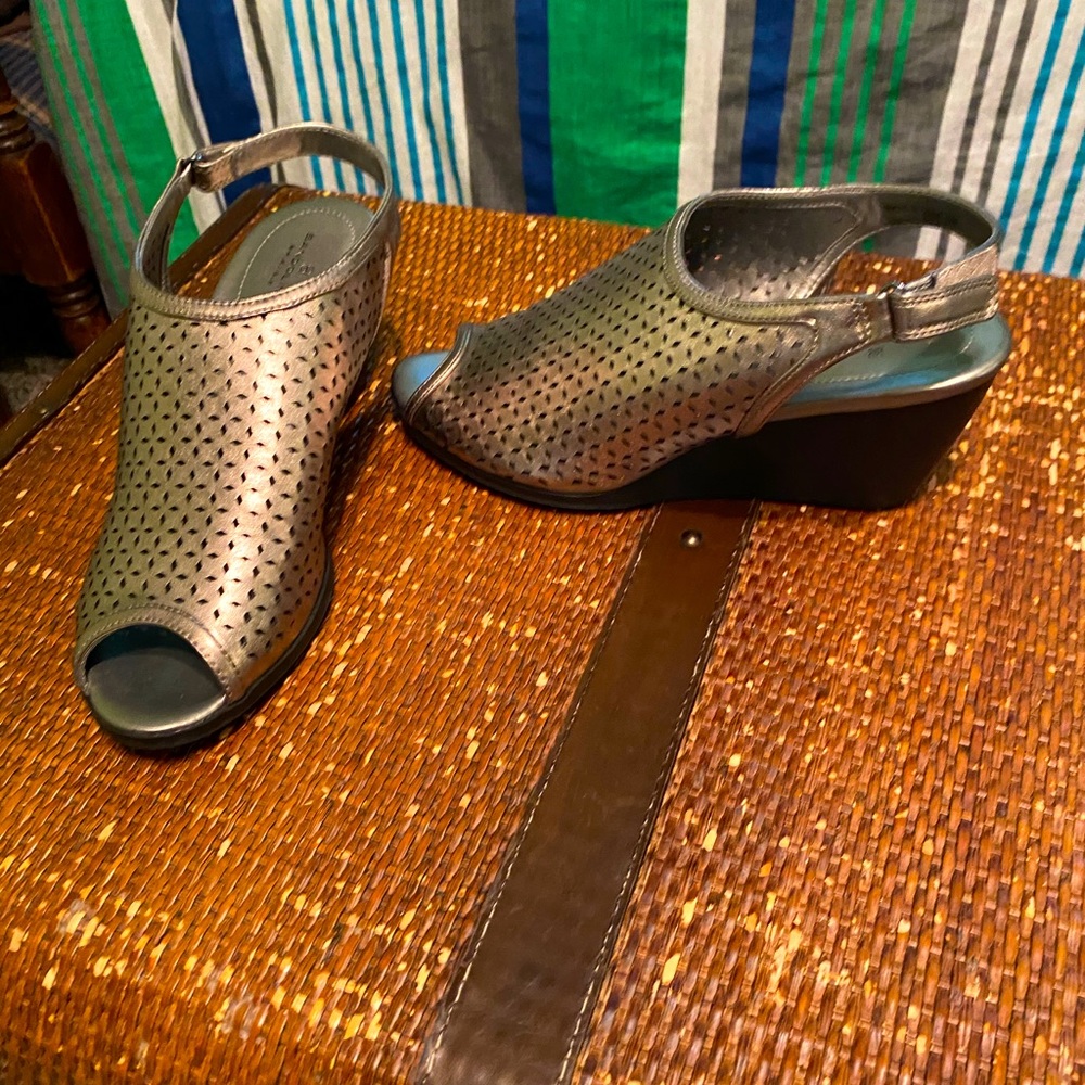 Bandolino Metallic leather sandals